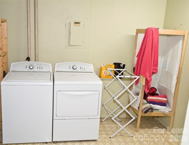 Building Photo - 1635 Van Dyke Dr