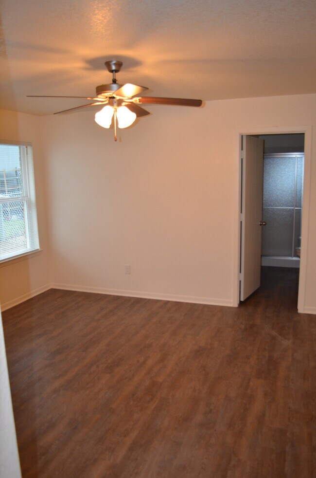 Building Photo - 211 Coby Dr