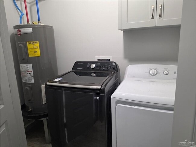 Building Photo - 5804 Nightingale Ave