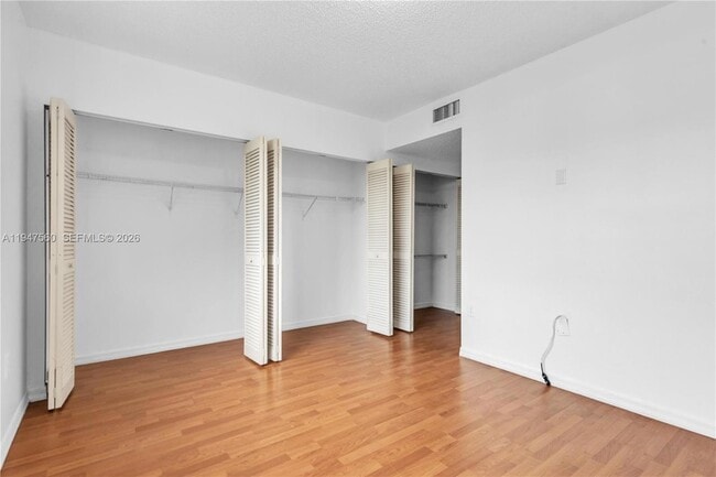 Building Photo - 9193 Fontainebleau Blvd