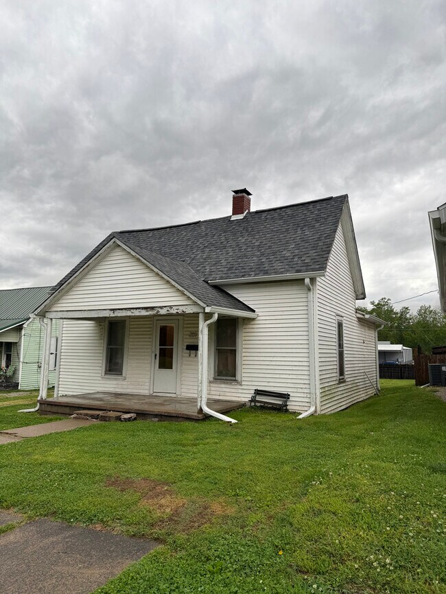 Building Photo - 564 S Court St