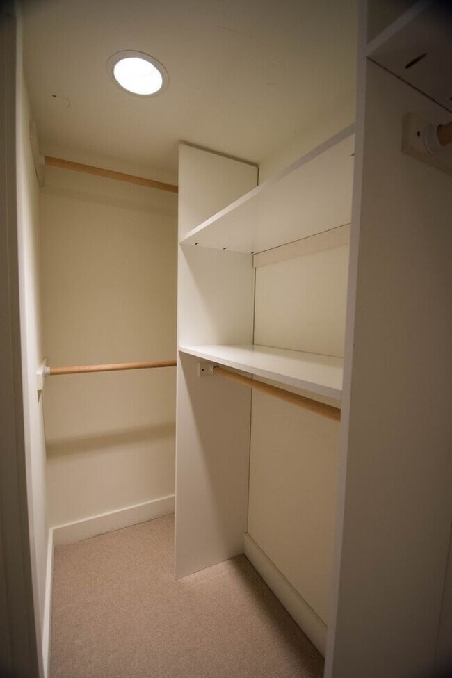 Building Photo - Huang Duplex