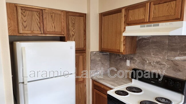 Building Photo - 658 N 10th St