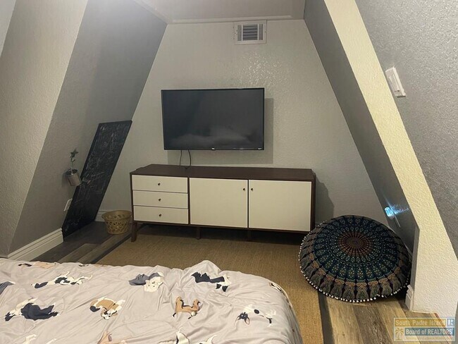 Building Photo - 921 Bass Ave