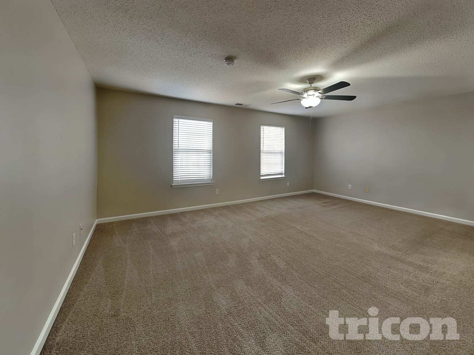 Building Photo - 2000 Farm Hill Ct