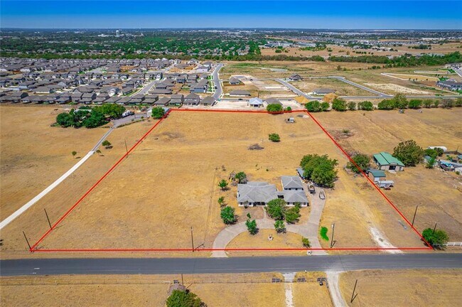 Building Photo - 16 Brenda Ln