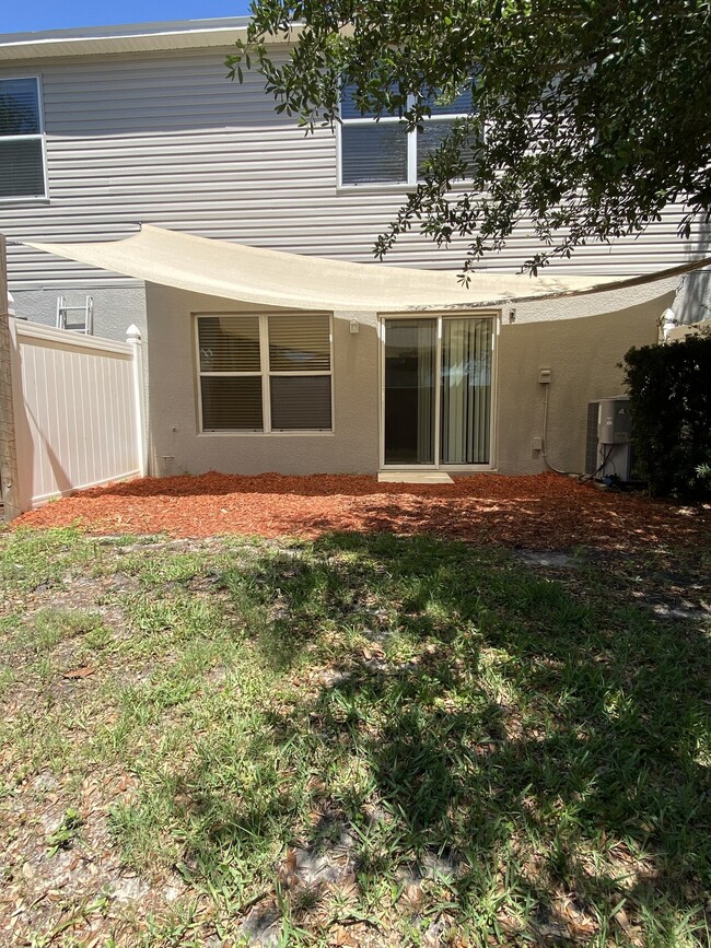 Building Photo - Amber Pointe Townhouse