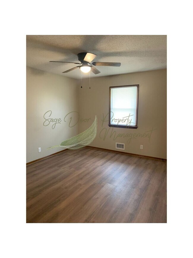 Building Photo - 3 BEDROOM IN BLUE SPRINGS!!!