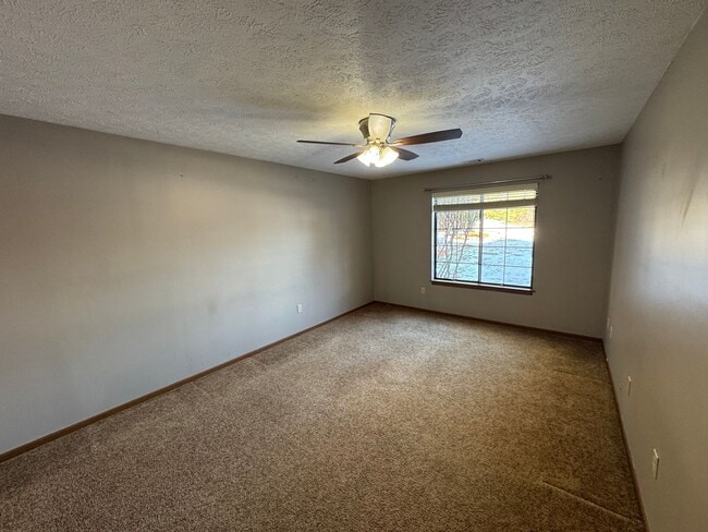 Building Photo - 8611 Scenicview Dr