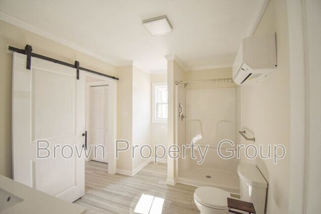 Building Photo - 885 Simmons Rd