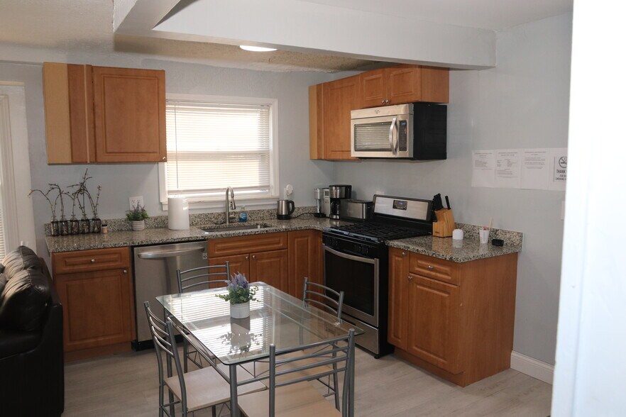 Kitchen - 19315 Roscommon St