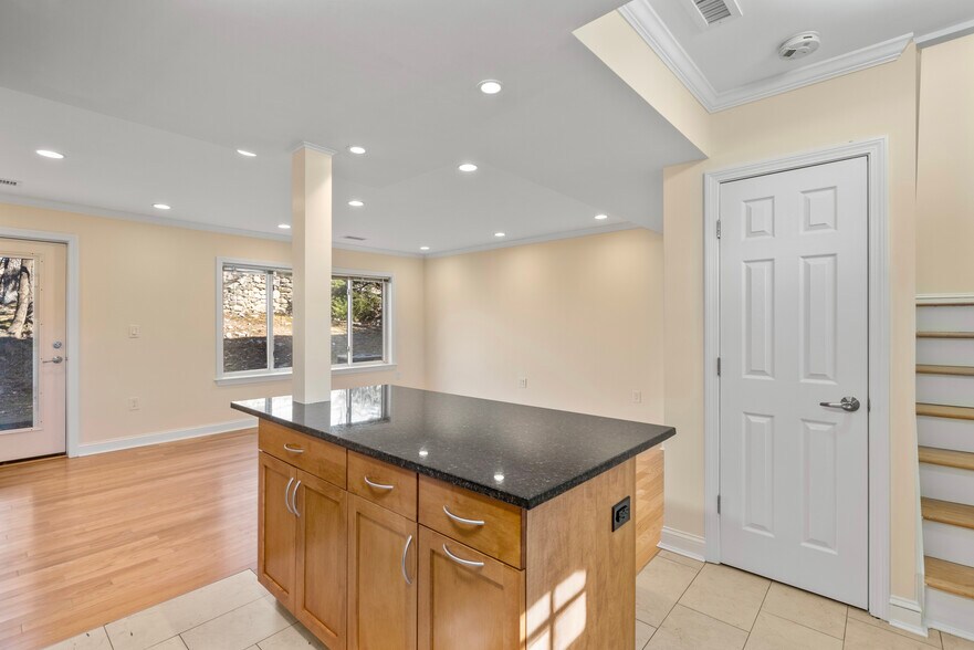 Building Photo - 148 Independence Dr