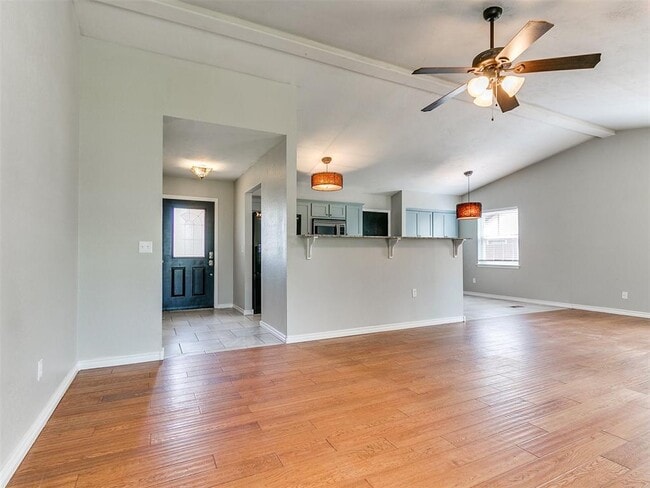 Building Photo - 117 Sonora