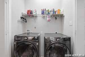 Building Photo - 827 W Laurel St