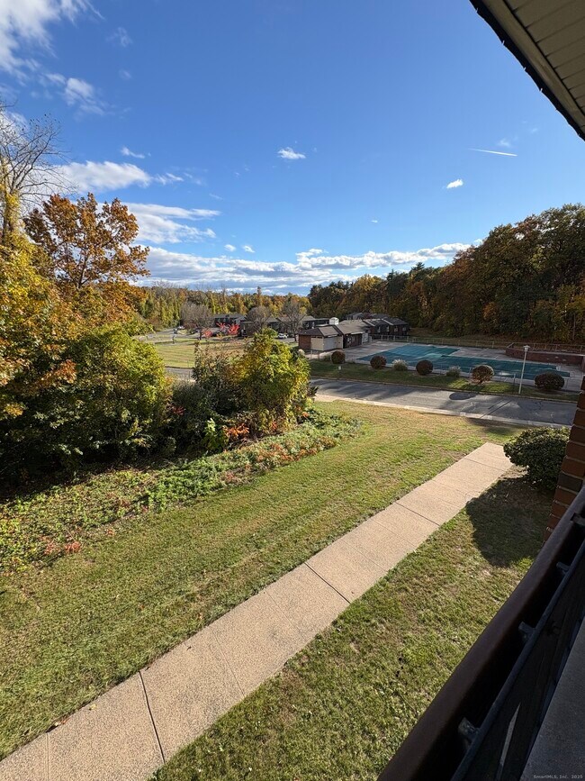 Building Photo - 962 High Path Rd