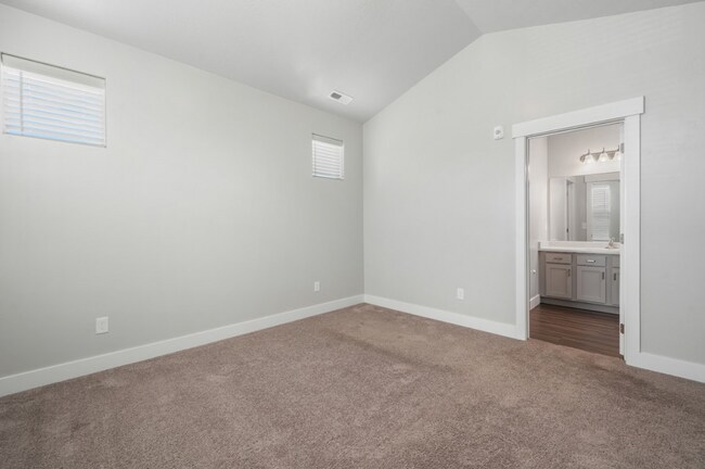 Building Photo - 1838 W Eaglewood Dr