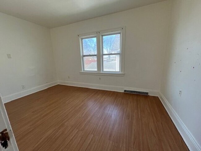 Building Photo - 656 Hammel St