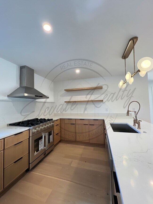 Building Photo - Modern Elegance in the Heart of Nashville ...