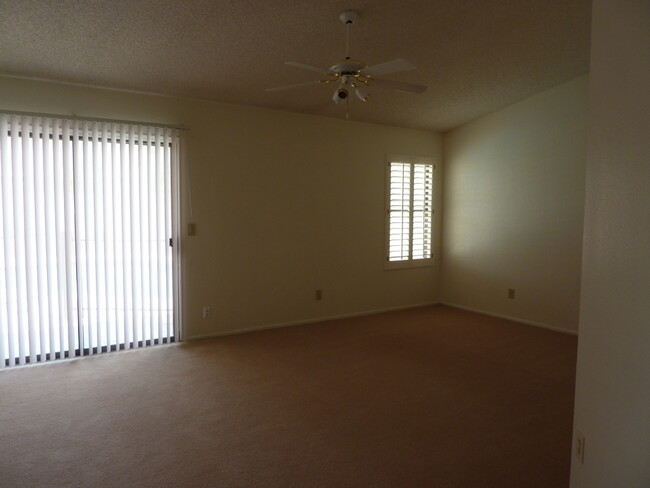 Building Photo - 1468 N Woodside Rd