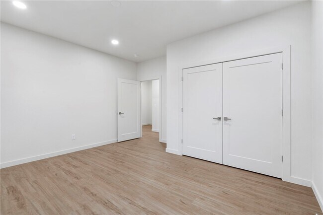 Building Photo - 567 S Blair Ave