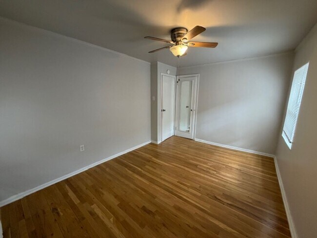 Building Photo - 3809 Beechwood Blvd