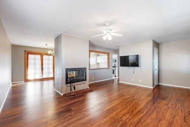 Building Photo - LOMAS/JUAN TABO 3 Bedroom 2 Bath 1/CG
