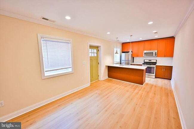 Building Photo - 907 Stiles St