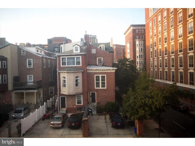 Primary Photo - 901 Clinton St