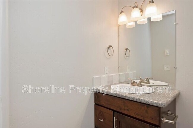 Building Photo - 2111 Brittany Ln