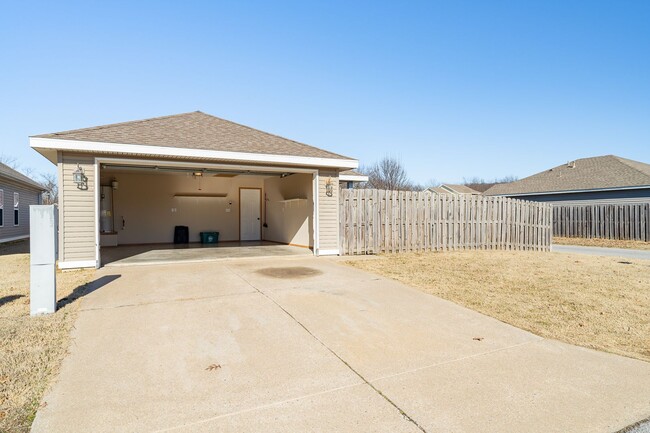 Building Photo - Cozy 3-bedroom 2 bath Home in Fayetteville...