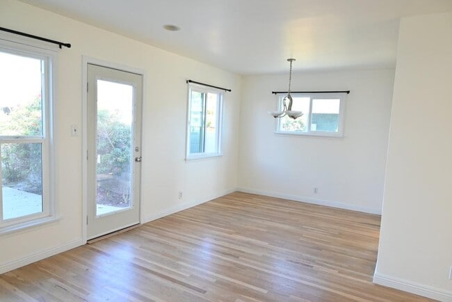 Building Photo - 14822 Fonthill Ave