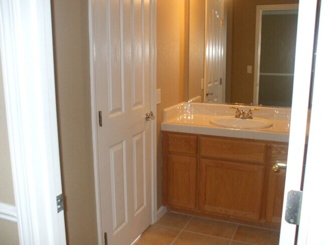 Building Photo - Swan Lake - Gated in Granite Bay