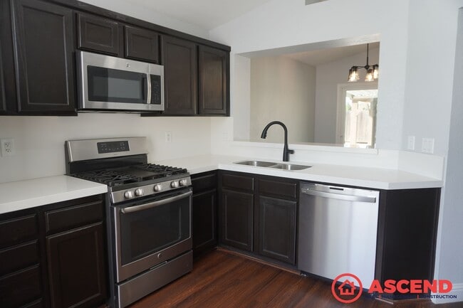 Building Photo - Beautiful Home Located in Rosedale!