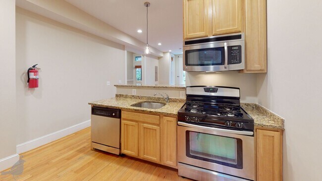 Building Photo - Renovated 2 Bedroom 2 Bath in Columbia Hei...