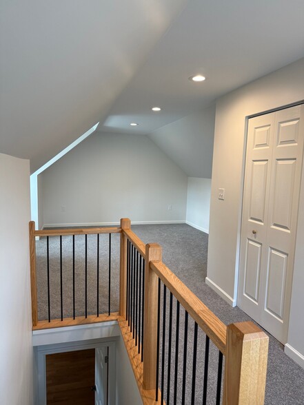 Building Photo - 46 E 2nd St