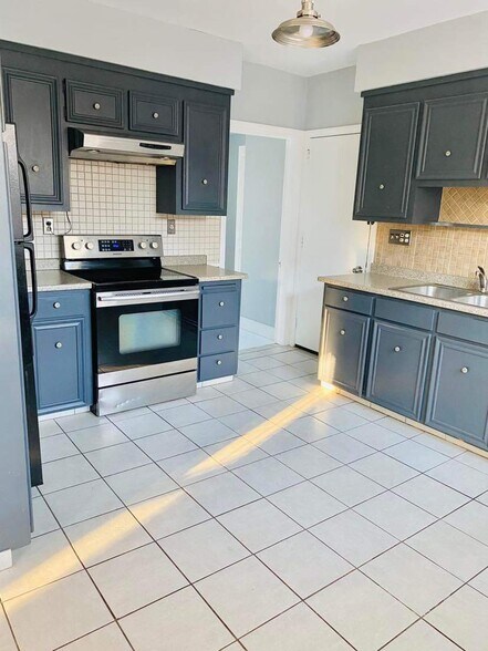 Building Photo - 620 High St