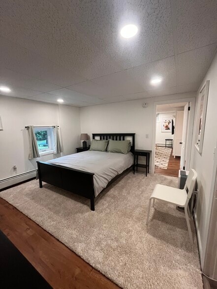 Building Photo - 266 Malletts Bay Ave