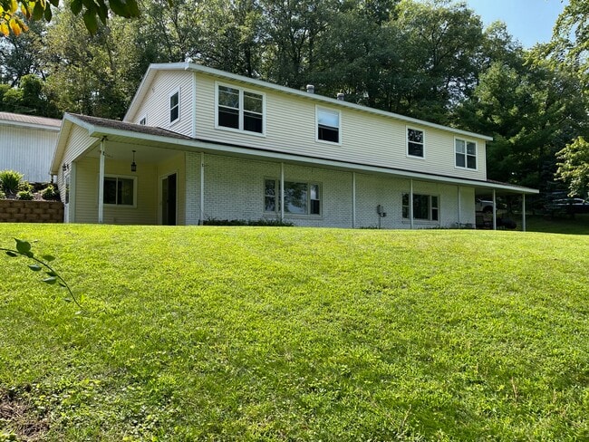 Building Photo - 12087 S Sherman Lake Dr
