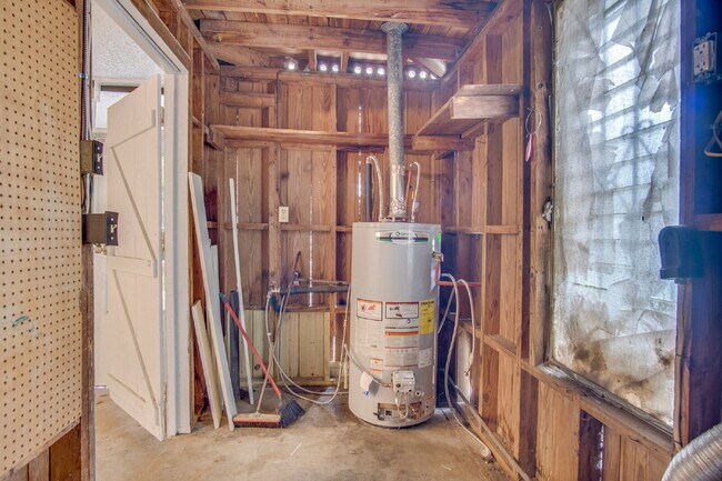 Building Photo - Updated 3-Bedroom, 2-Bath Ranch with Fenced Backyard, Carport, and Modern Kitchen