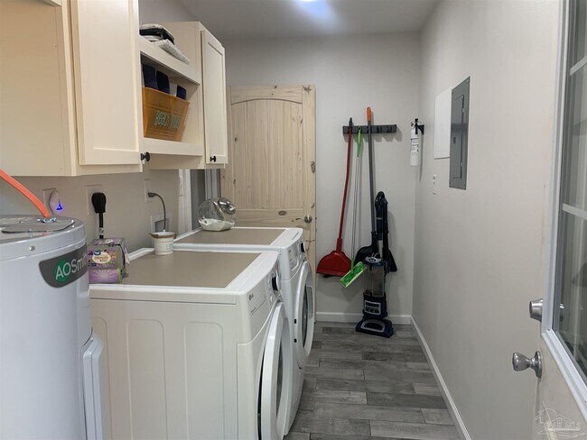 Building Photo - 2864 Villa Woods Cir