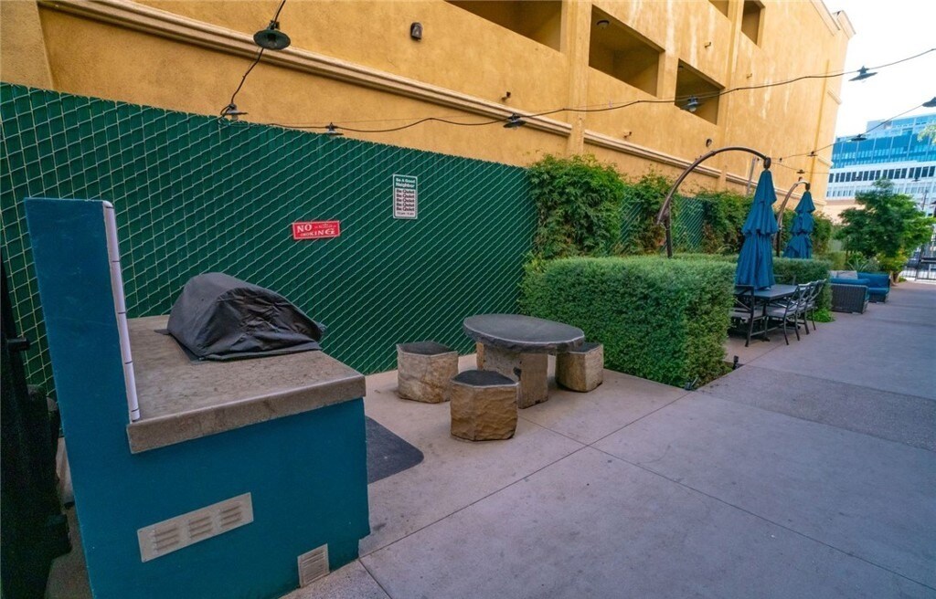 BBQ area - 140 Linden Ave