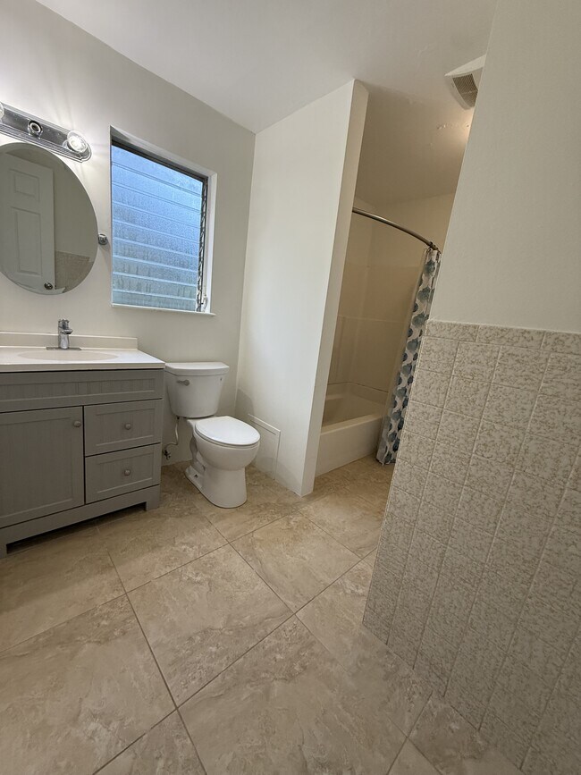 Building Photo - 202 2nd St