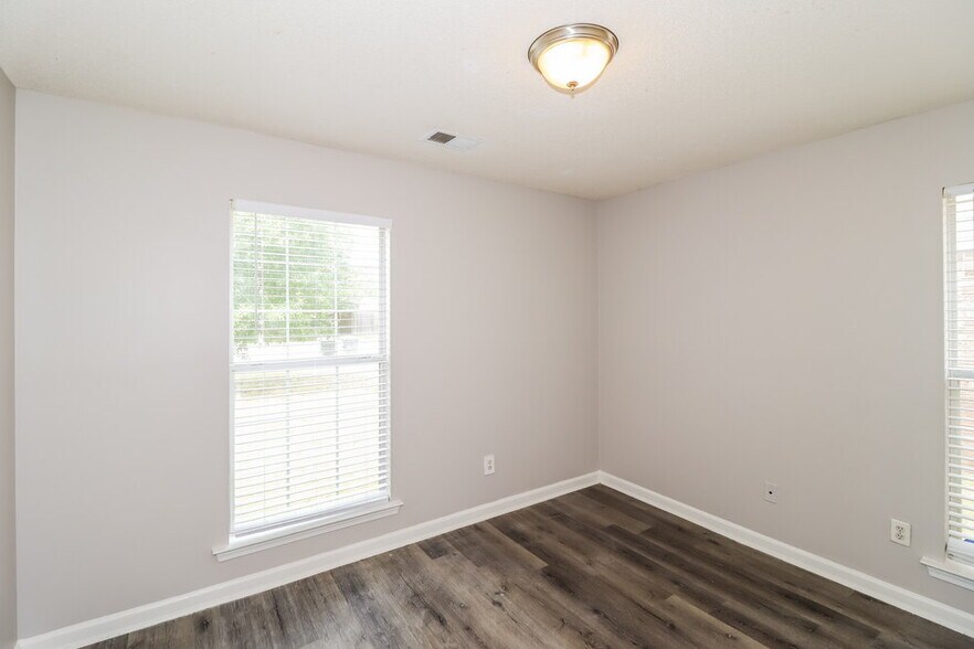 Building Photo - 10362 Cottage Oaks Dr