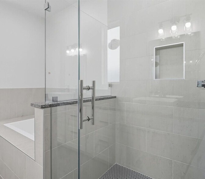 Building Photo - 2921 El Fenice Ln