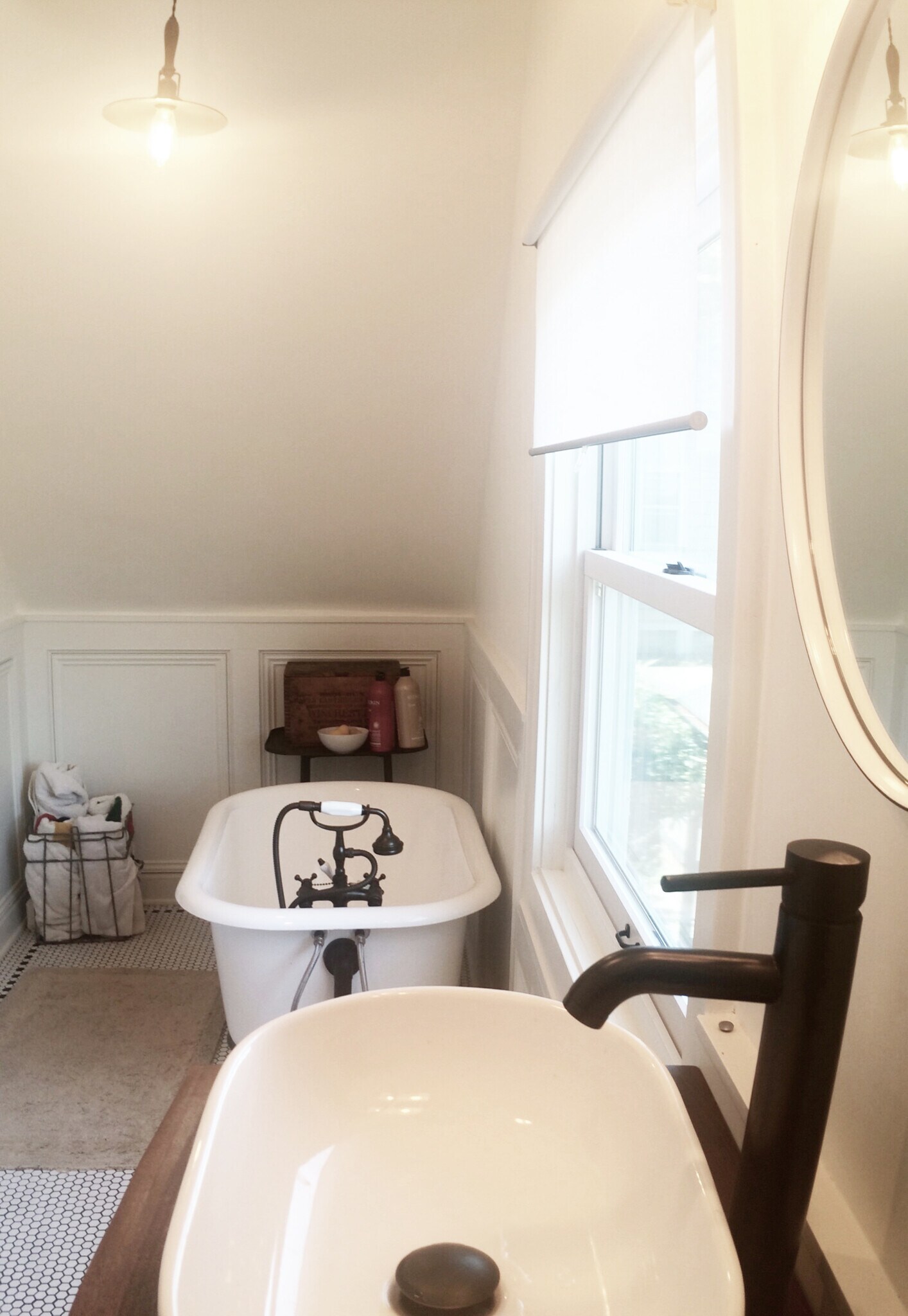 Upstairs 2nd bathroom. - 2635 NE 30th Ave