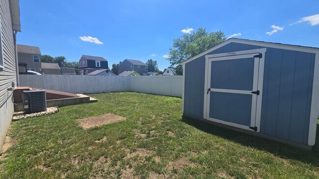 Building Photo - Welcome to this 3 bedroom 3 Bull Bathroom home with a Basement