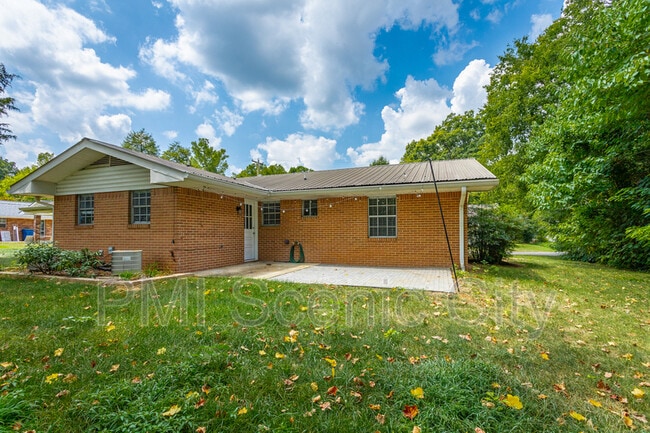 Building Photo - 2508 Woodfin Ave