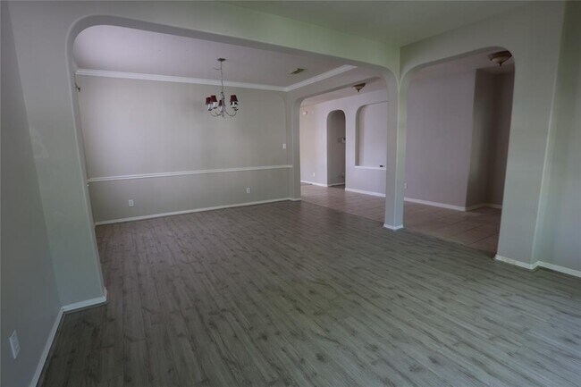 Building Photo - 5547 Linden Rose Ln