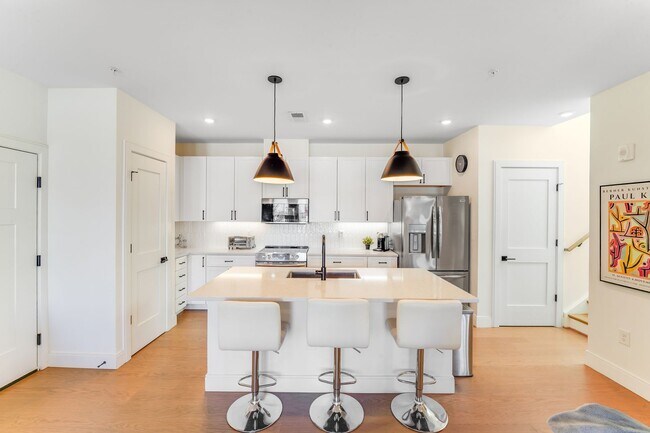 Building Photo - Chic Fully Furnished Condo with Private Retreat-Style Primary Suite