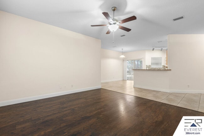 Building Photo - 7 Robin Pl